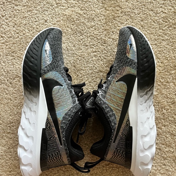 Nike Women’s Shoes React Infinity in Size 8 - Picture 2 of 8